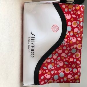 Women’s cosmetics carry bag